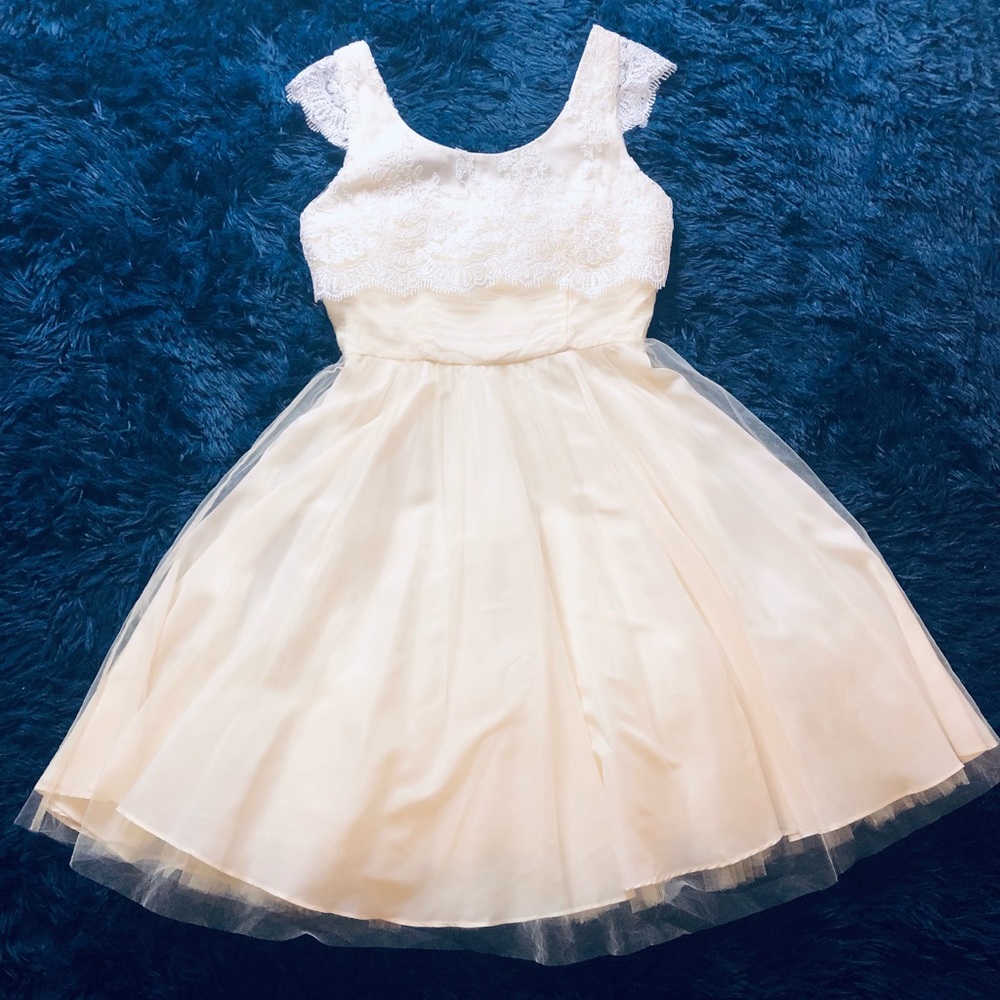 NWOT GEODE ModCloth Breathtaking Tulle Lace Cap Sleeve Knee Length Dress. Size S